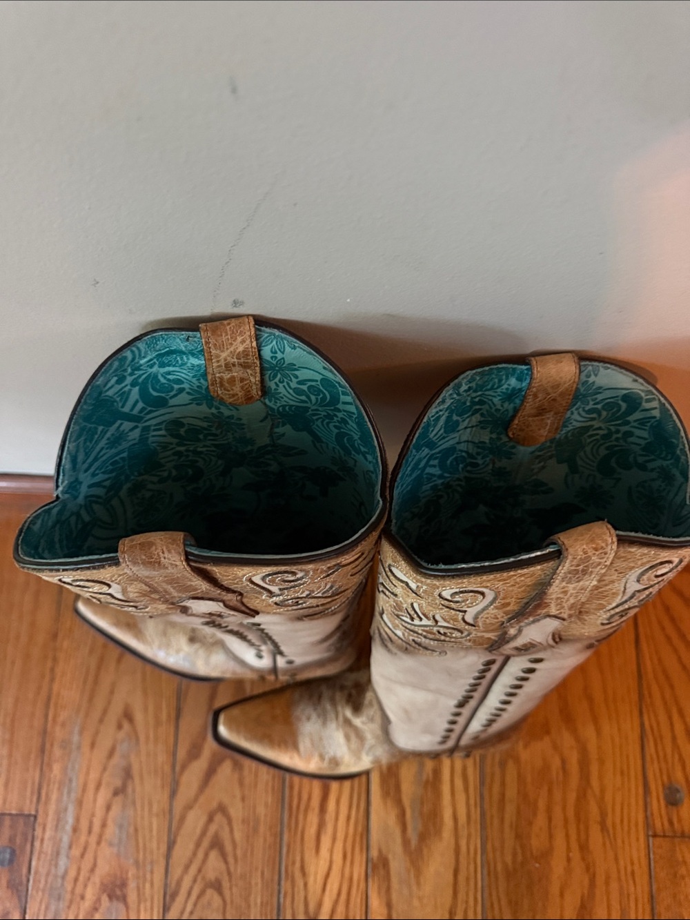 Women's Cream and Tan Embroidered Western Heeled Boots - Picture 5 of 7